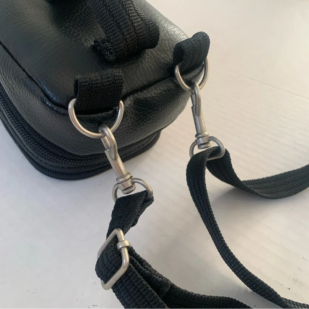 Targus Leather Black Compact Camera Case Adjustable Shoulder Strap Belt Loop EUC